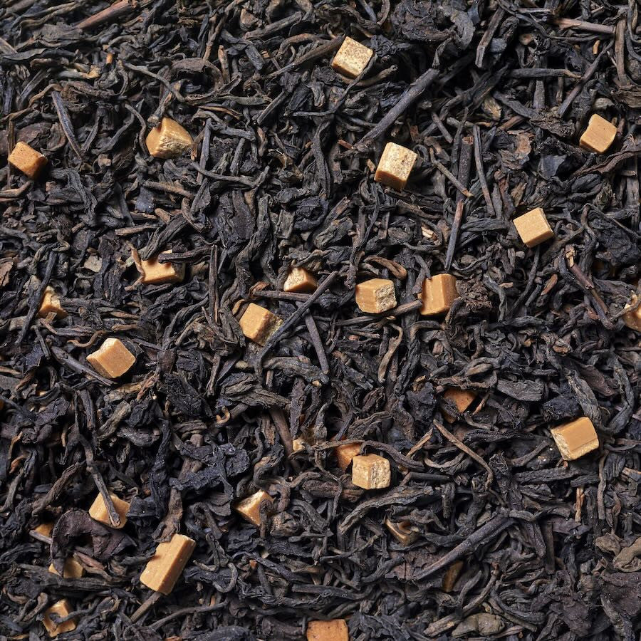 Imágen de Té rojo pu-erh caramelo. Té Pu-Erh (té rojo) con trocitos de caramelo inglés y aroma natutal de caramelo.